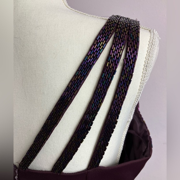 Women’s Prom/Formal Dress/Gown, Size 10 (see measurements), Maroon, Beaded - Picture 5 of 6